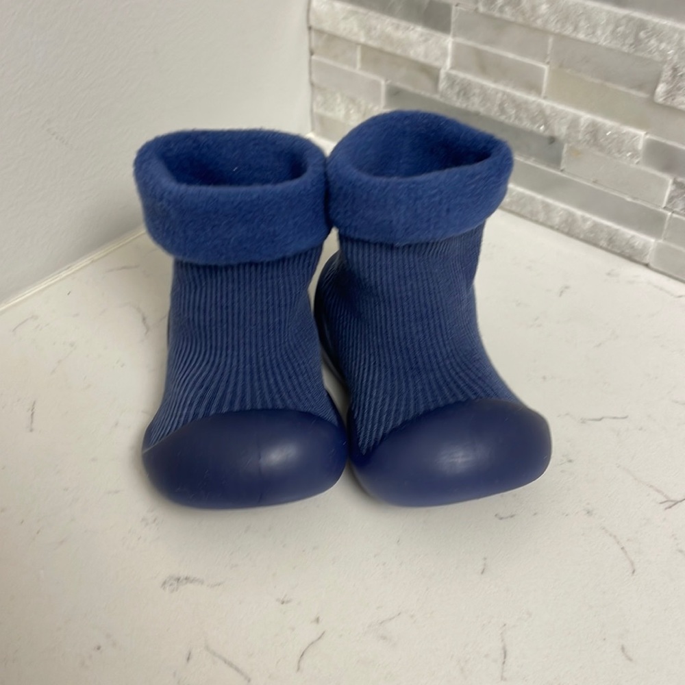 Non slip shoes for kids! NWOT